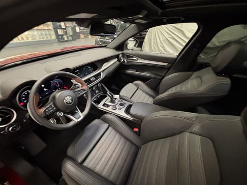 New 2025 Alfa Romeo Stelvio Sprint image 5