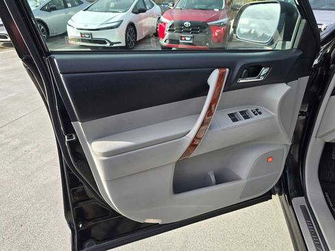 Used 2013 Toyota Highlander Limited image 22