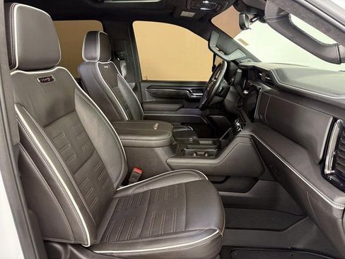 Used 2024 GMC Sierra 2500 AT4X image 25