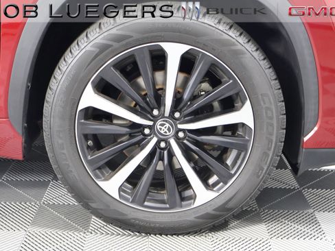 Used 2021 Toyota Highlander XSE AWD/4WD image 3