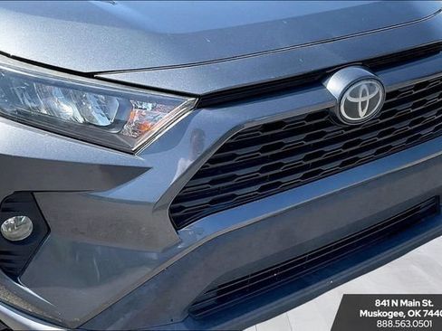 Used 2020 Toyota RAV4 LE FWD image 31