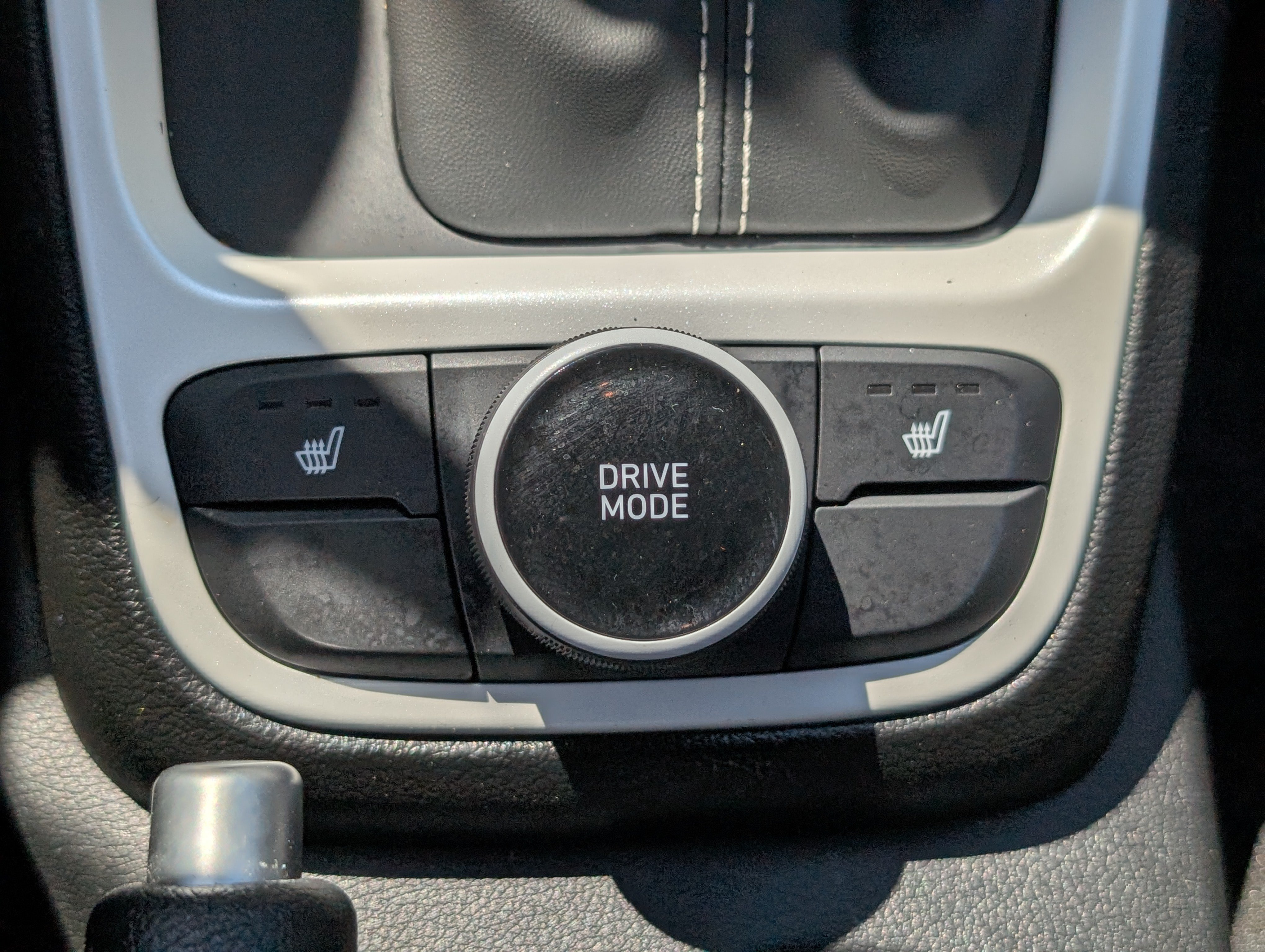 Used 2025 Hyundai Venue Limited FWD image 23