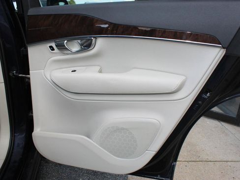 Used 2016 Volvo XC90 T6 Momentum w/ Protection Package Plus AWD/4WD image 20