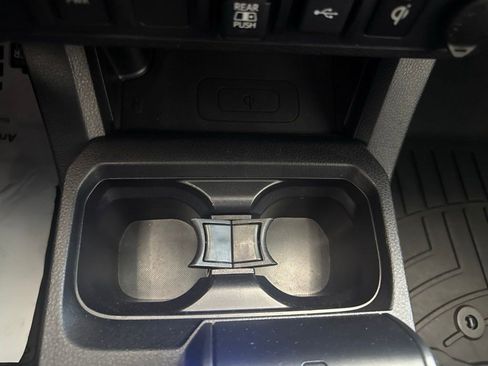 Certified 2021 Toyota Tacoma TRD Off-Road AWD/4WD image 23