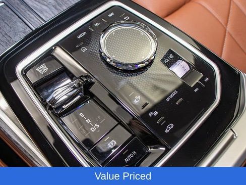 Used 2025 BMW 750e xDrive w/ Premium Package AWD/4WD image 20