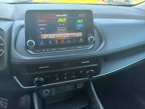 Used 2023 Nissan Rogue S AWD/4WD image 14