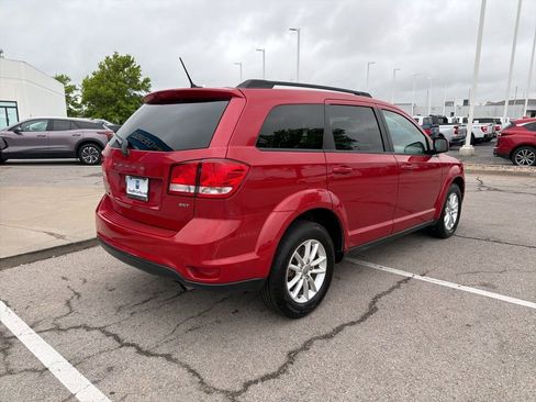 Used 2016 Dodge Journey SXT w/ Comfort/Convenience Group FWD image 3