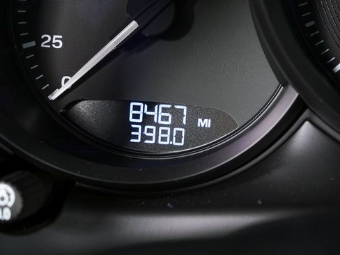 Certified 2025 Porsche Macan image 11