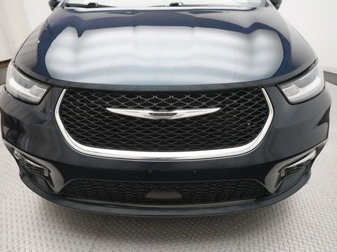 Used 2023 Chrysler Pacifica Touring-L image 23