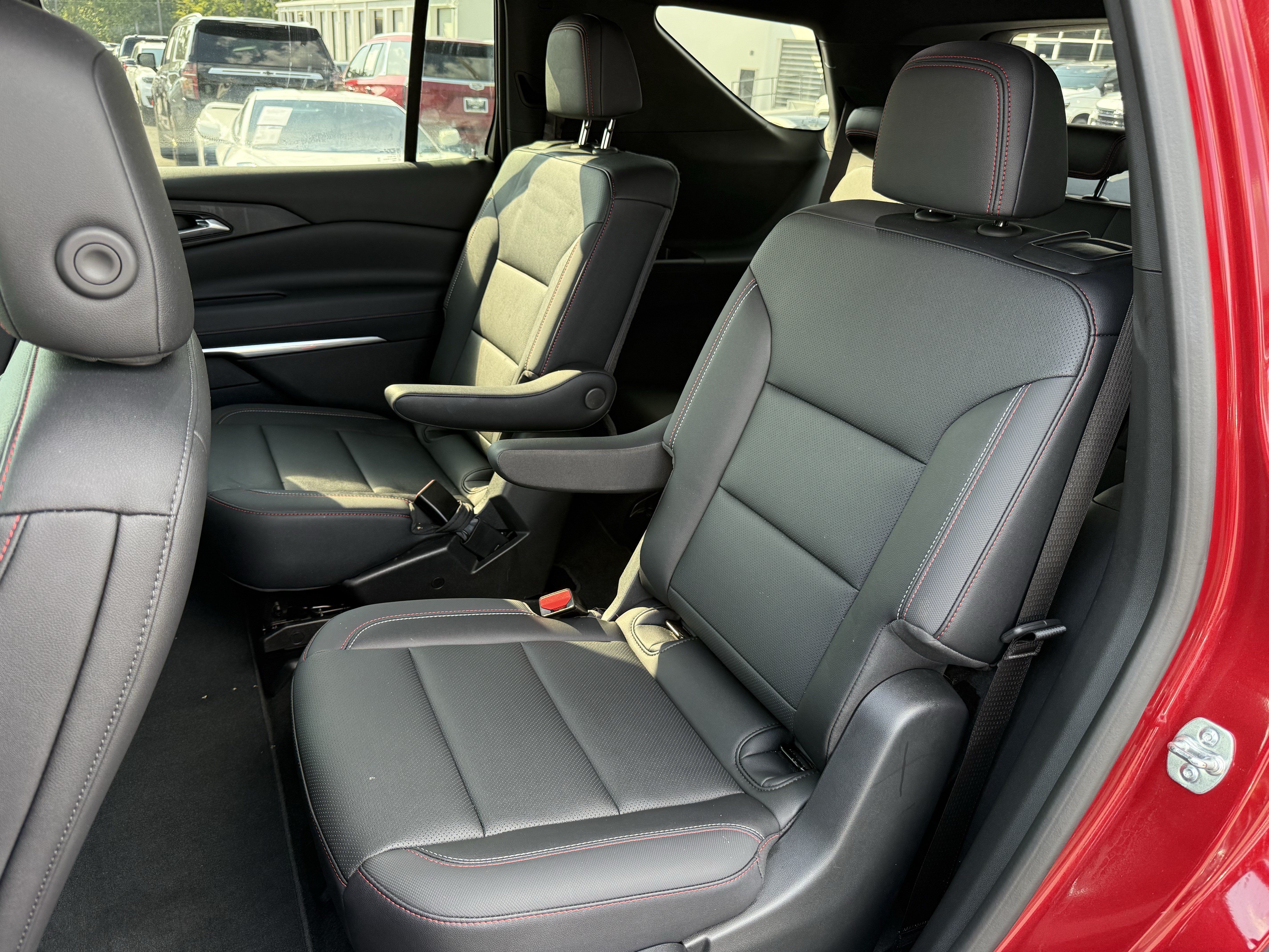 Used 2025 Chevrolet Traverse Z71 w/ Enhanced Driving Package AWD/4WD image 32