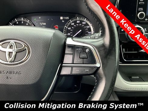 Used 2021 Toyota Highlander XLE image 12