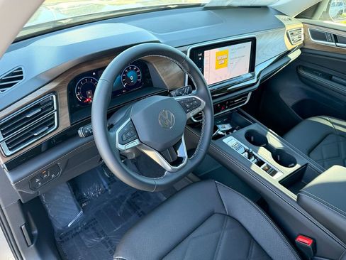 New 2026 Volkswagen Atlas SE image 11
