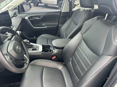 Used 2023 Toyota RAV4 XLE Premium AWD/4WD image 9
