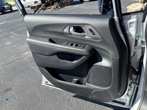 New 2026 Chrysler Pacifica Select w/ S Appearance Package image 17