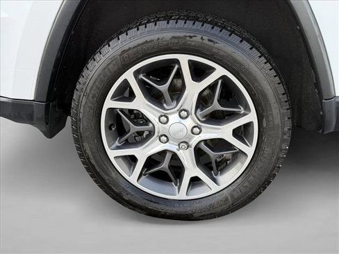 Used 2019 Jeep Grand Cherokee Limited image 9