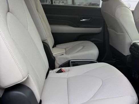 Used 2025 Toyota Grand Highlander AWD image 25