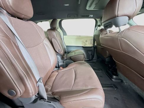 Certified 2023 Toyota Sienna Platinum image 30