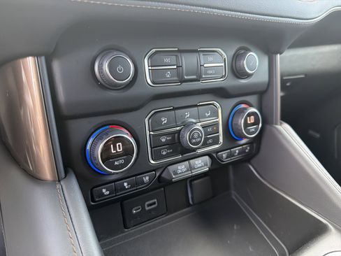 Used 2022 Chevrolet Tahoe High Country AWD/4WD image 9