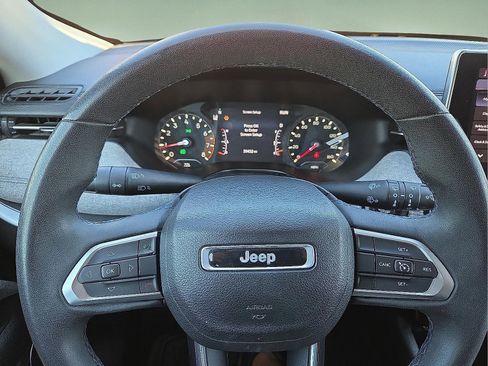 Used 2022 Jeep Compass Latitude image 24