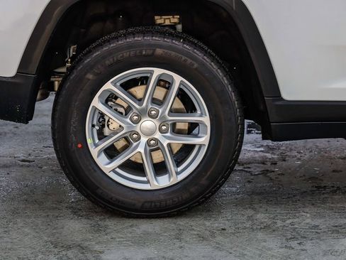 New 2025 Jeep Grand Cherokee Laredo image 12