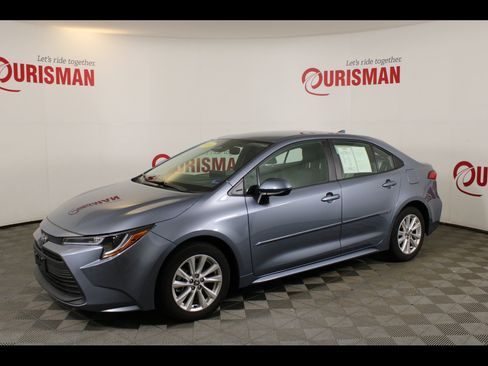 Used 2024 Toyota Corolla LE w/ LE Convenience Package FWD image 3