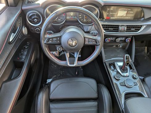 Used 2023 Alfa Romeo Stelvio Estrema image 12