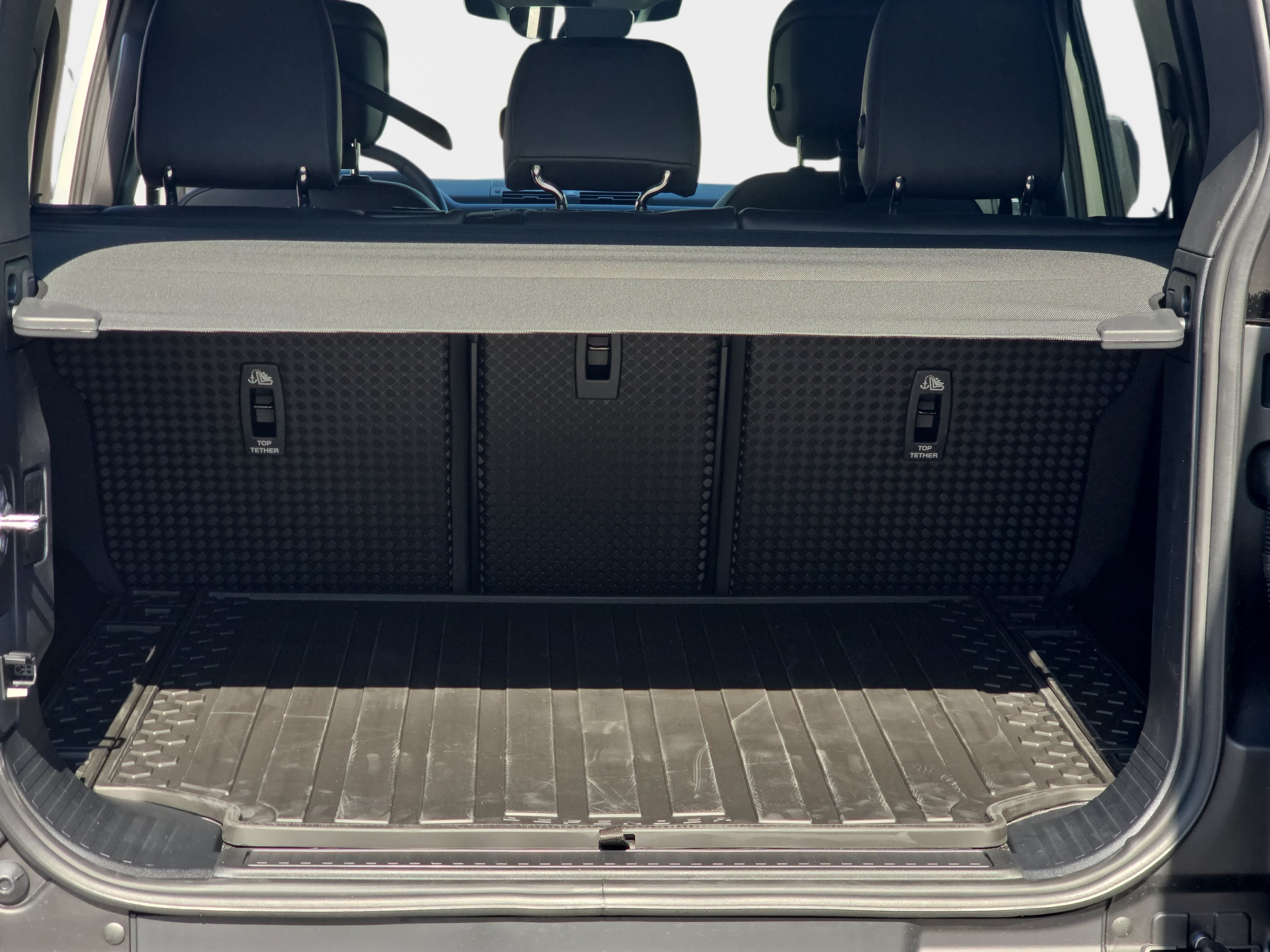 New 2026 Land Rover Defender 110 X-Dynamic SE AWD/4WD image 12