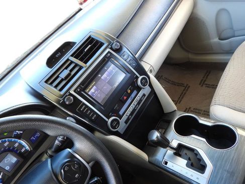 Used 2014 Toyota Camry LE image 34