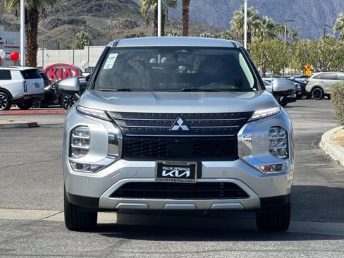 Used 2024 Mitsubishi Outlander SE image 8