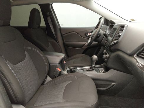 Used 2019 Jeep Cherokee Latitude w/ Popular Appearance Group FWD image 21