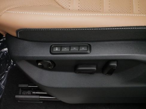 Certified 2025 Volkswagen Atlas Cross Sport SEL R-Line image 20