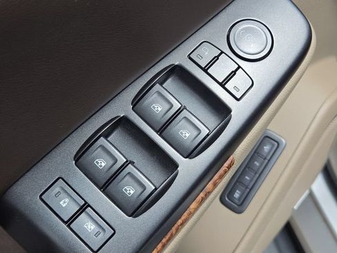 Used 2016 Chevrolet Suburban LTZ RWD image 25