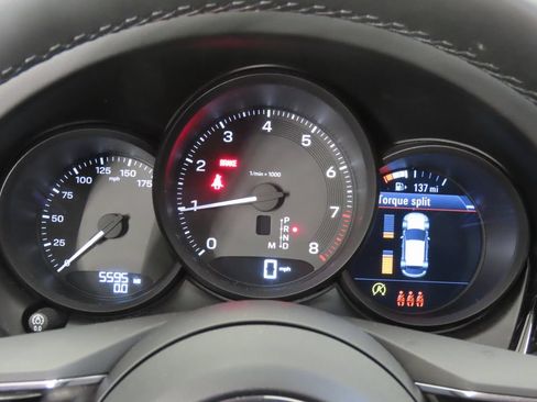 Certified 2026 Porsche Macan AWD/4WD image 16