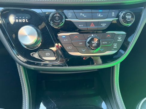 Used 2024 Chrysler Pacifica Limited w/ S Appearance Package image 27