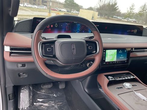 New 2026 Lincoln Navigator Reserve AWD/4WD image 10