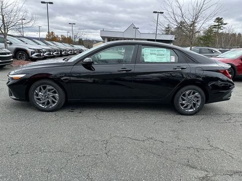 New 2026 Hyundai Elantra Hybrid FWD image 2