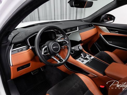 Used 2024 Jaguar F-PACE SVR image 27