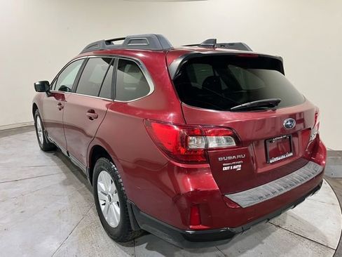 Used 2017 Subaru Outback 2.5i Premium image 11