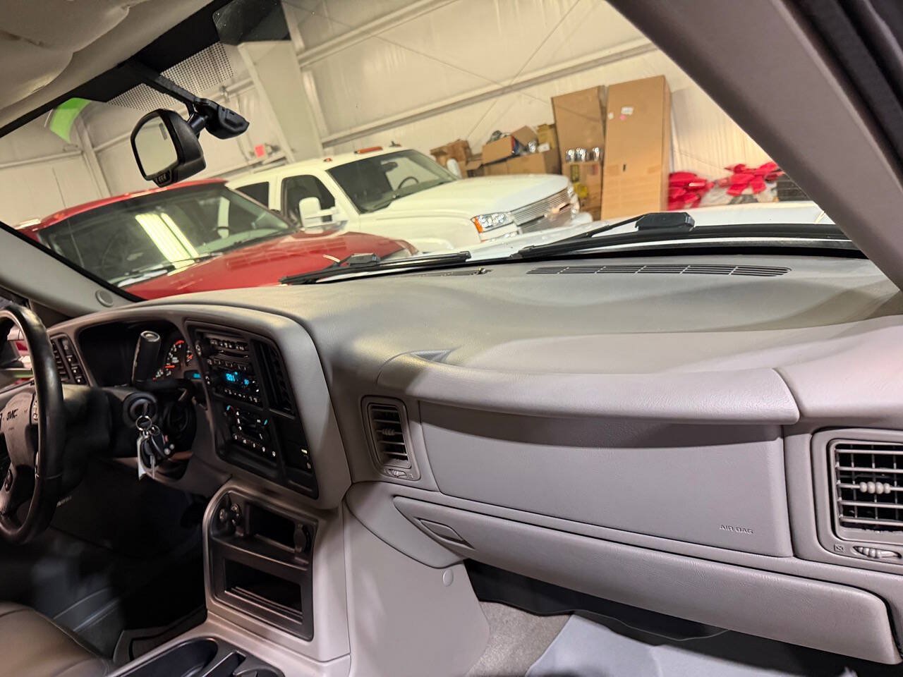 Used 2005 GMC Sierra 2500 SLT w/ Heavy-Duty Power Package AWD/4WD image 32