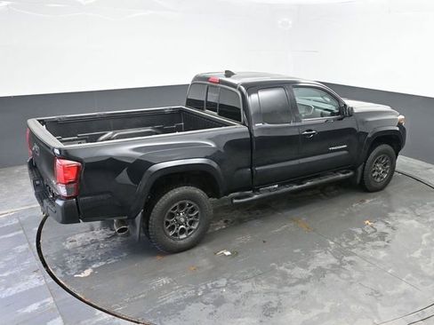 Used 2018 Toyota Tacoma SR5 image 32