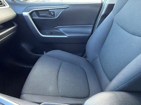 Used 2021 Toyota RAV4 LE image 12
