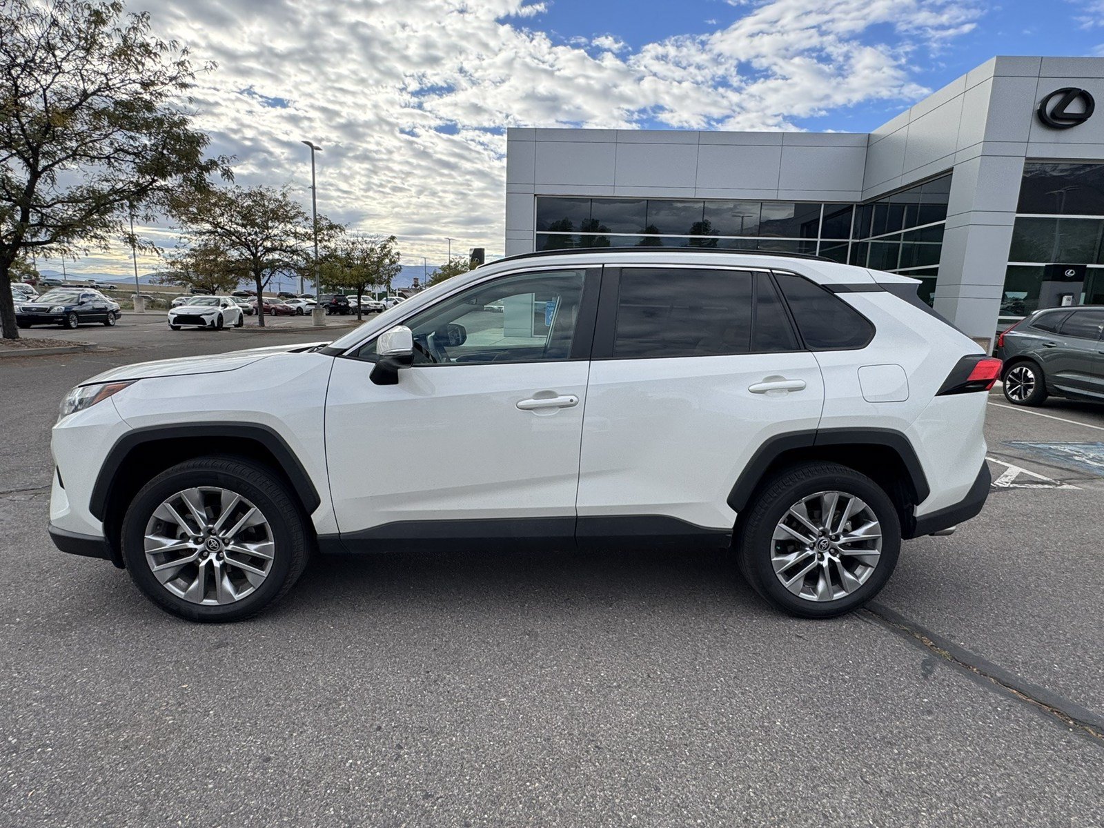 Used 2022 Toyota RAV4 XLE Premium AWD/4WD image 3