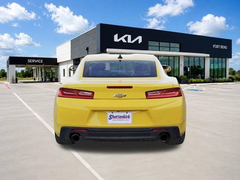 Used 2017 Chevrolet Camaro LT RWD image 6