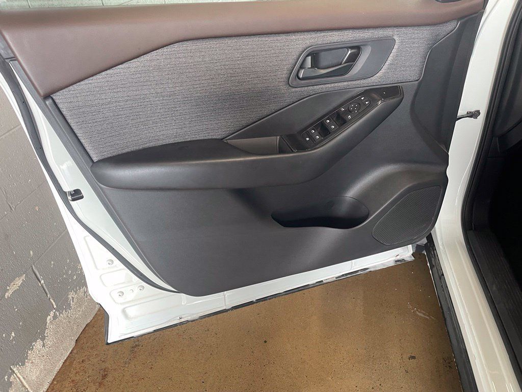 Certified 2023 Nissan Rogue S FWD image 9