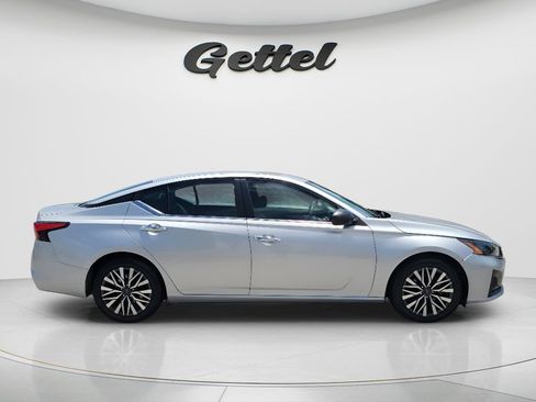 Used 2024 Nissan Altima 2.5 SV FWD image 4