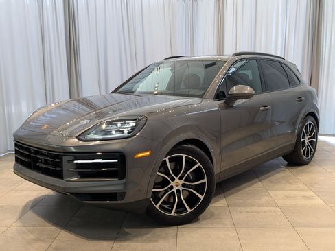 Used 2025 Porsche Cayenne image 1