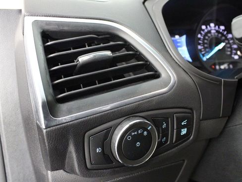 Used 2024 Ford Edge Titanium image 19