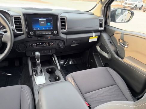 Used 2024 Nissan Frontier SV w/ Technology Package image 20