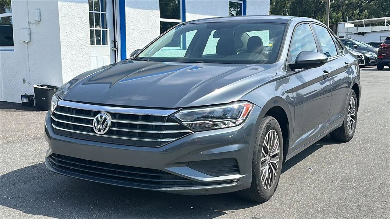 Used 2021 Volkswagen Jetta SE w/ SE Cold Weather Package FWD image 3