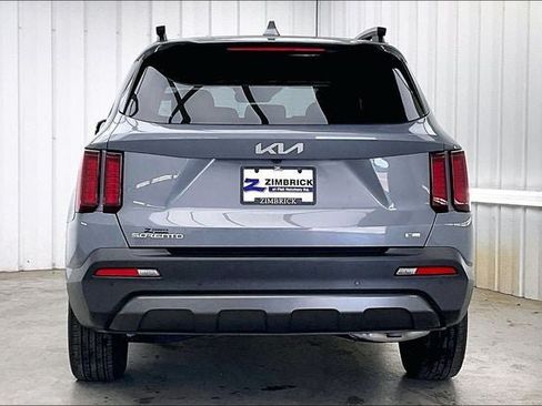 Used 2023 Kia Sorento S w/ Panoramic Sunroof Package AWD/4WD image 4